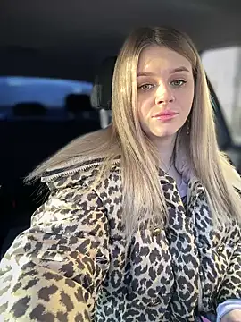 Snapshot of Love_Bri chatting on March 2025 05:17:02 AM Love Bri online show from March 2025 05:17:02 AM