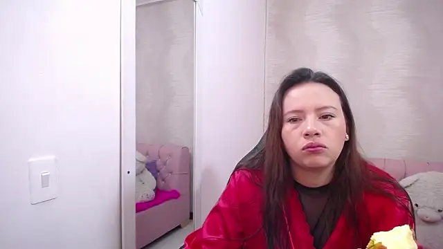 Snapshot of lauraguzman chatting on March 2025 01:24:02 AM lauraguzman online show from March 2025 01:24:02 AM