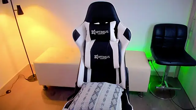 dafboy1 online show from September 2025 03:34:02 PM