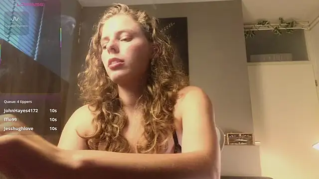 Snapshot of AyreenMoore chatting on July 2026 05:53:01 PM AyreenMoore online show from July 2026 05:53:01 PM