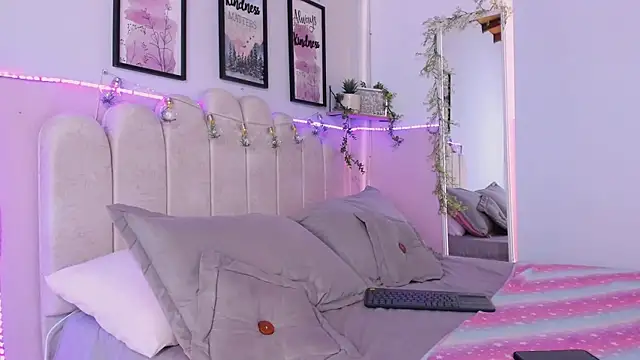 Camile Diazzz online show from January 2025 01:53:02 PM