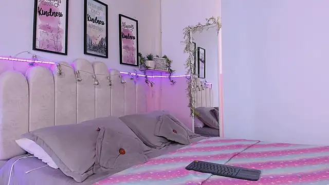 Camile Diazzz online show from February 2025 03:35:01 PM