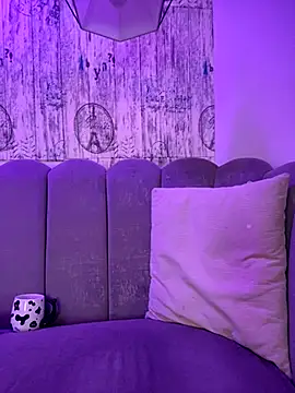 AbyThompson online show from September 2025 01:02:01 PM