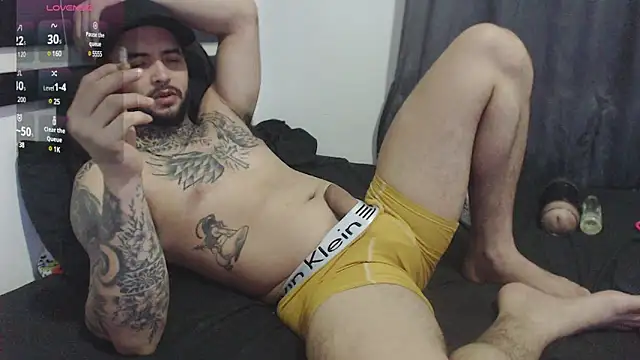 Snapshot of maxi_rogger18 chatting on January 2025 08:37:01 AM maxi rogger18 online show from January 2025 08:37:01 AM