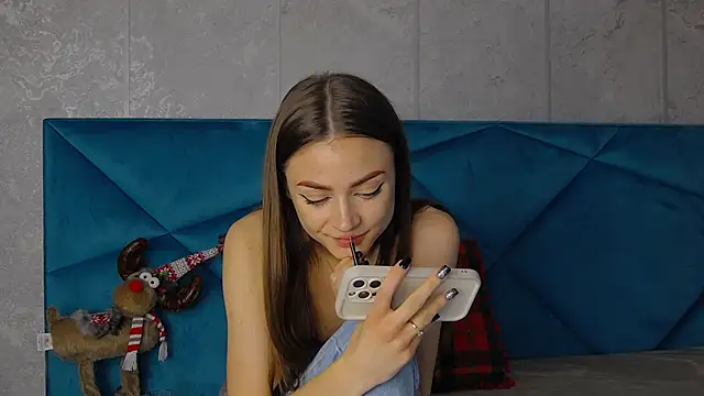 AlyseReuse online show from January 2025 12:42:01 AM