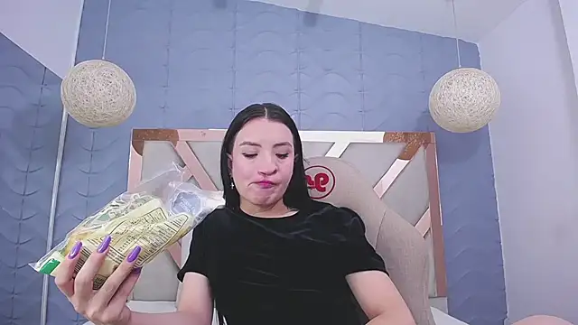 charlotte colee online show from December 2024 01:40:01 PM