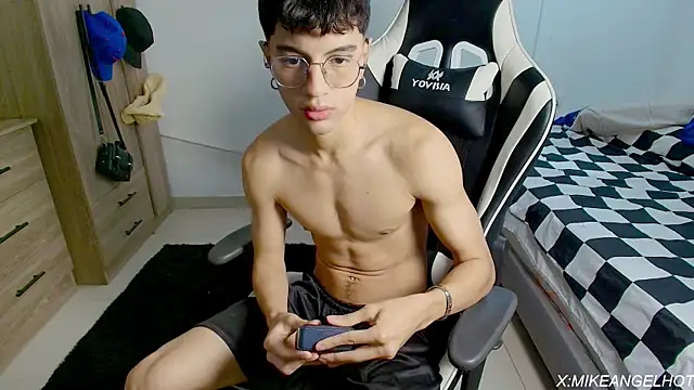 Angelligth online show from March 2026 03:39:01 AM