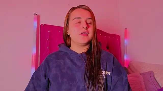 Snapshot of evy_orange1 chatting on November 2025 01:04:02 AM evy orange1 online show from November 2025 01:04:02 AM