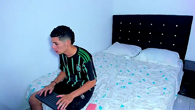 Alexander and Xiao online show from January 2025 02:37:01 AM