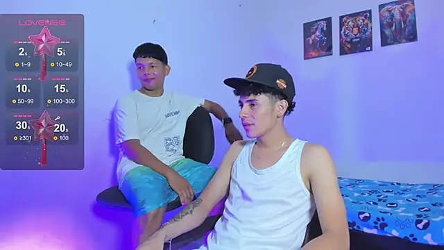 Snapshot of Alexander_and_Xiao chatting on June 2026 12:04:01 AM Alexander and Xiao online show from June 2026 12:04:01 AM