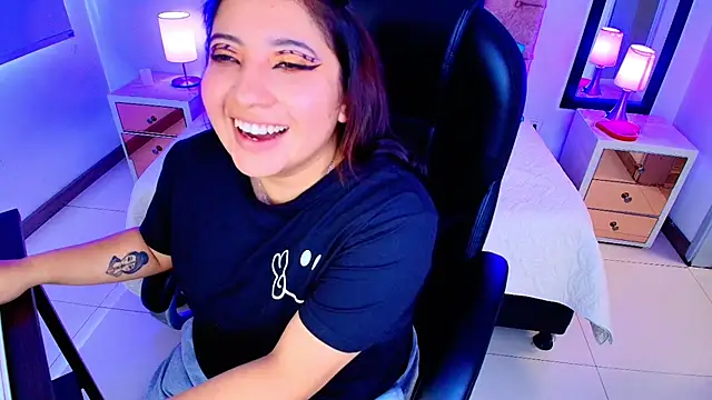 Emma monserrat online show from November 2025 07:34:02 PM