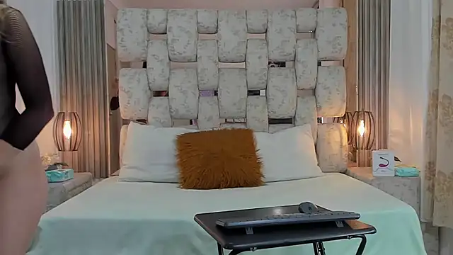 SaraANDjhony online show from January 2025 12:52:01 PM