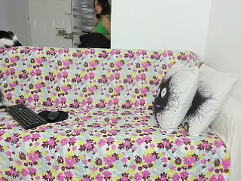 Snapshot of Emma_Jnes chatting on February 2025 10:15:01 PM Emma Jnes online show from February 2025 10:15:01 PM