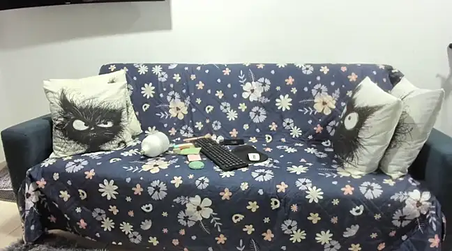 Snapshot of Emma_Jnes chatting on March 2025 10:28:02 PM Emma Jnes online show from March 2025 10:28:02 PM