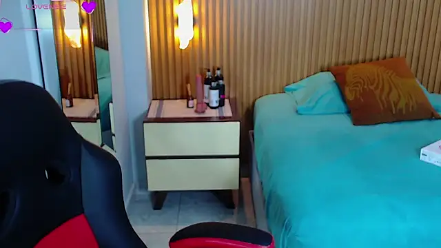 LUCYAMARS1 online show from November 2025 12:49:01 PM