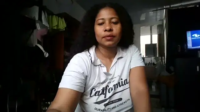 Ivon-09 online show from October 2025 11:03:01 AM