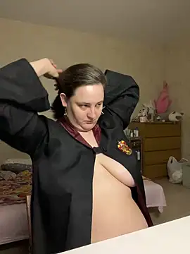 hungry1bunny online show from April 2026 06:33:02 PM