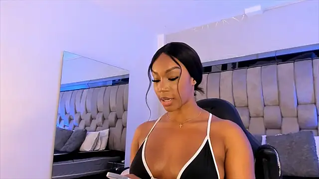 ChaynnaCooper online show from February 2025 03:32:01 PM