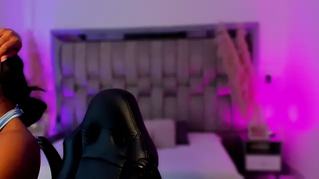 ChaynnaCooper online show from December 2025 04:08:02 AM