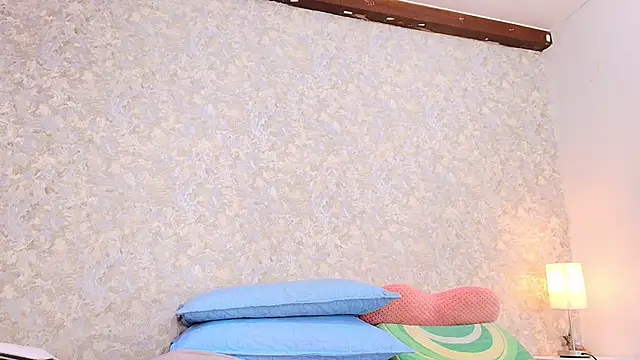 nicol f online show from October 2025 07:25:02 PM