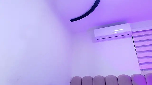 nicol f online show from April 2026 03:15:02 AM