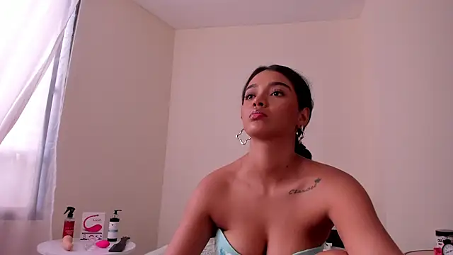 evely coelloo online show from December 2024 09:34:02 PM