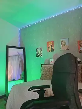 nahiarapalmer19 online show from September 2025 04:41:02 PM