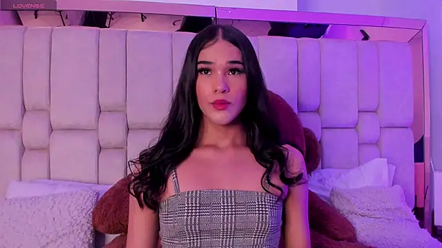 Snapshot of Isa_Little_Star chatting on February 2025 11:42:01 PM Isa Little Star online show from February 2025 11:42:01 PM