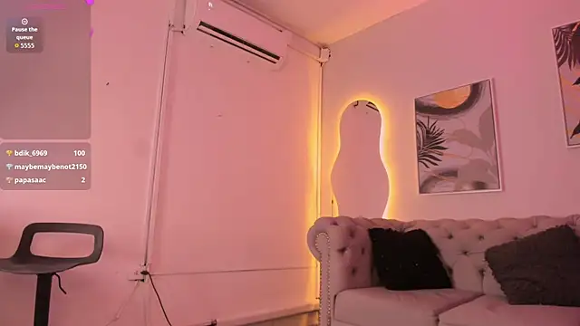 Snapshot of Isa_Little_Star chatting on October 2025 09:10:01 AM Isa Little Star online show from October 2025 09:10:01 AM