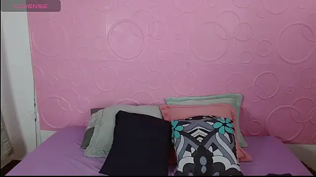 Snapshot of dulcenia_rose chatting on March 2025 01:50:02 PM dulcenia rose online show from March 2025 01:50:02 PM