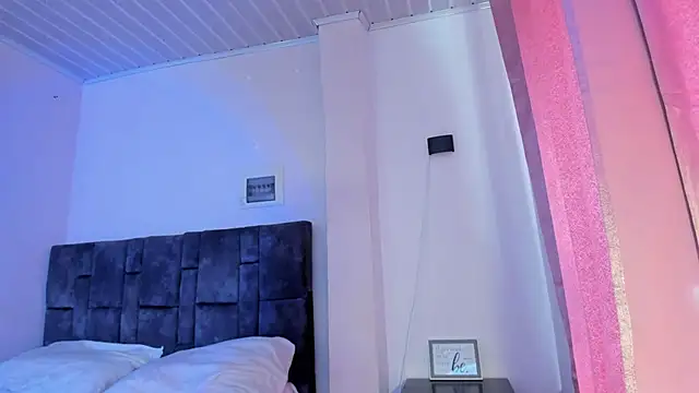 kitty myers online show from October 2025 02:18:02 PM