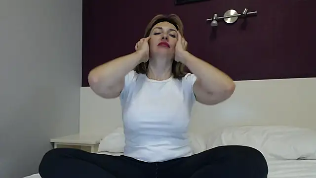 Mallinia online show from February 2025 06:40:02 PM