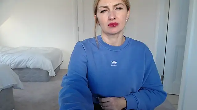 Mallinia online show from February 2025 03:57:02 PM