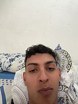 ValenSuarez25 online show from August 2026 05:15:01 PM