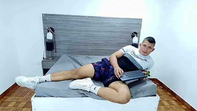 Snapshot of Loony_Zion chatting on January 2025 04:12:02 PM Loony Zion online show from January 2025 04:12:02 PM