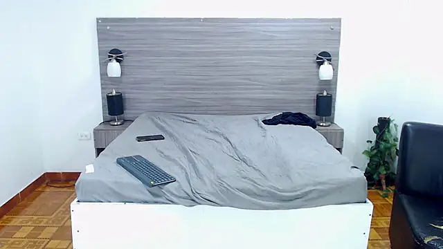 Snapshot of Loony_Zion chatting on February 2025 04:26:01 PM Loony Zion online show from February 2025 04:26:01 PM