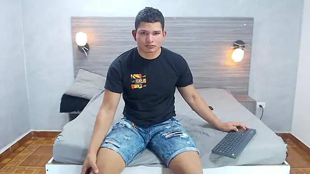 Snapshot of Loony_Zion chatting on October 2025 02:36:01 PM Loony Zion online show from October 2025 02:36:01 PM