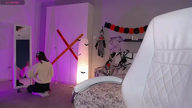 Bellla Haddid online show from October 2025 01:41:02 AM