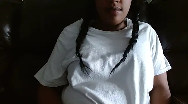 Snapshot of thekelliecapri chatting on December 2024 07:20:01 PM thekelliecapri online show from December 2024 07:20:01 PM