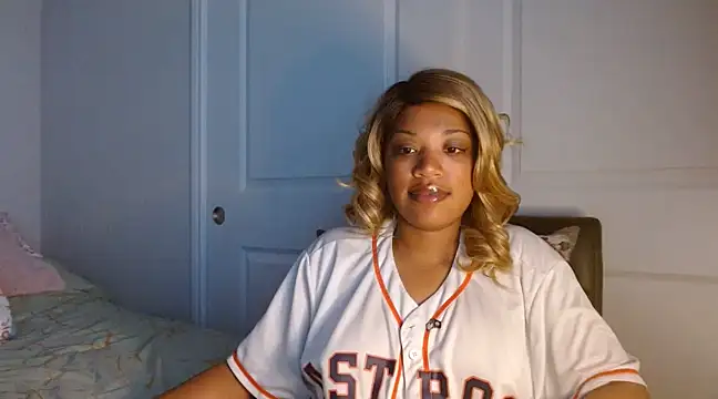 Snapshot of thekelliecapri chatting on January 2025 04:25:01 AM thekelliecapri online show from January 2025 04:25:01 AM