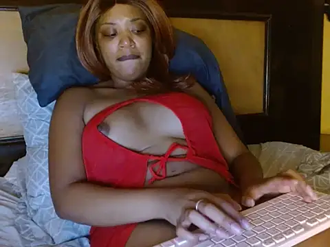 Snapshot of thekelliecapri chatting on September 2025 07:38:01 PM thekelliecapri online show from September 2025 07:38:01 PM