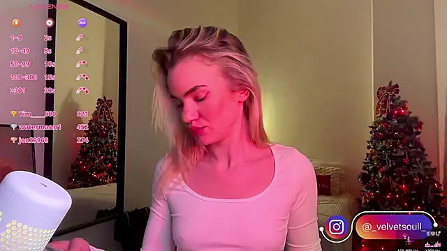 Heidi11 online show from December 2024 06:06:01 PM