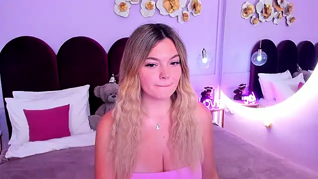 ZaraBloom online show from November 2025 03:20:01 AM