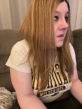 Snapshot of PuckBunny17 chatting on February 2026 04:21:02 AM PuckBunny17 online show from February 2026 04:21:02 AM