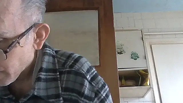 Snapshot of mariusica1@xh chatting on February 2026 01:28:02 PM mariusica1xh online show from February 2026 01:28:02 PM