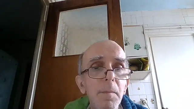 Snapshot of mariusica1@xh chatting on February 2026 01:40:01 PM mariusica1xh online show from February 2026 01:40:01 PM