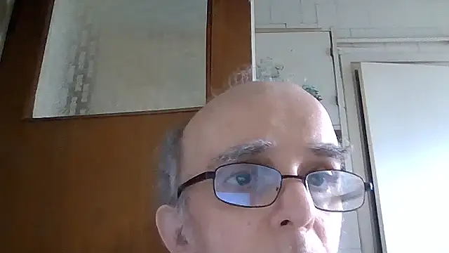 Snapshot of mariusica1@xh chatting on April 2026 10:17:02 AM mariusica1xh online show from April 2026 10:17:02 AM