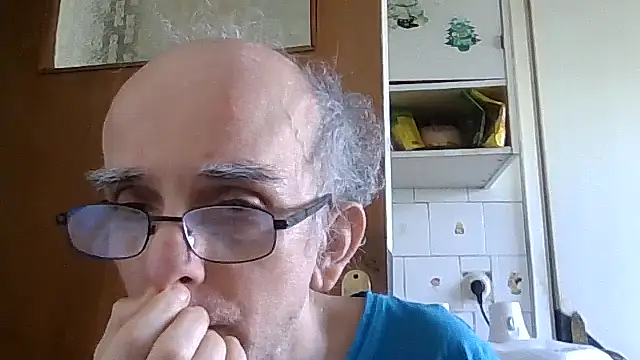 Snapshot of mariusica1@xh chatting on May 2026 08:45:01 AM mariusica1xh online show from May 2026 08:45:01 AM