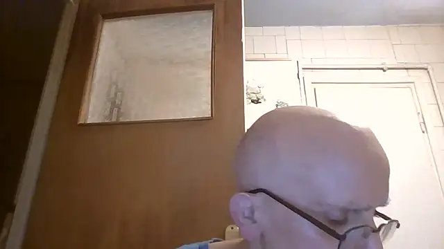Snapshot of mariusica1@xh chatting on June 2026 06:32:02 PM mariusica1xh online show from June 2026 06:32:02 PM