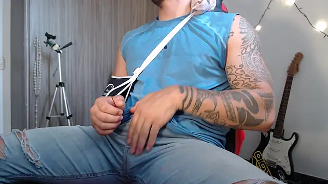 Snapshot of thomas_gun chatting on December 2024 04:53:02 PM thomas gun online show from December 2024 04:53:02 PM